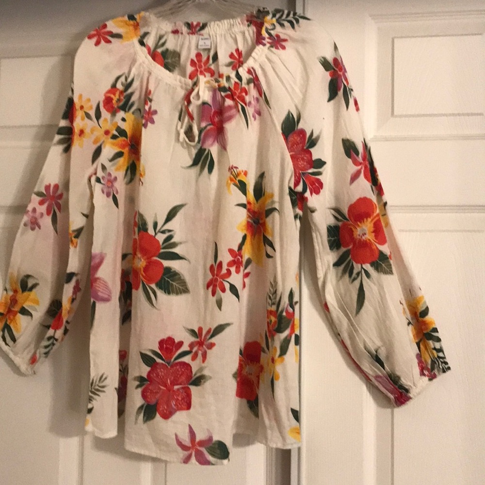 New blouse so cute with a very summer 🌺